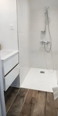 Salle de bains dans l'établissement La Pierre 2 studio entier