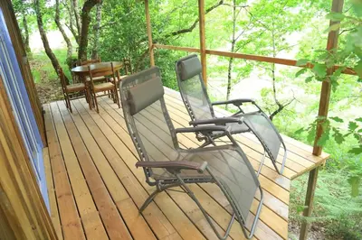 Balcon ou terrasse dans l'établissement Cabane au cœur de la forêt des Landes de Gascogne
