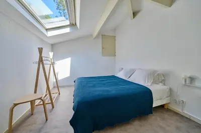 Un ou plusieurs lits dans un hébergement de l'établissement Julia Blue, Villa Hostal Naou Hossegor - sauna - salle de sport - wifi - netflix