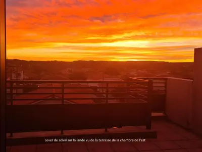 Lever ou coucher de soleil vu de la maison de vacances ou à proximité