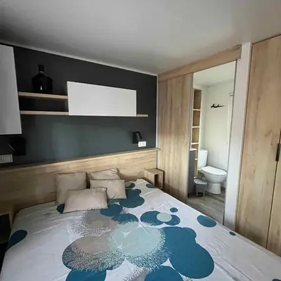 Un ou plusieurs lits dans un hébergement de l'établissement Mobil home familial - 3 chambres - 45 m2 - N 211