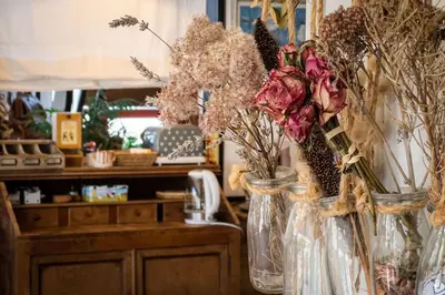 Restaurant ou autre lieu de restauration dans l'établissement Au Vélo Bleu - Privatisez un ancien hôtel entre lac océan - 12pers
