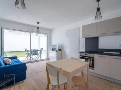 Cuisine ou kitchenette dans l'établissement Appartement Neuf 3* à Mimizan - 100m de l'Océan, Piscine, Clim, WiFi, 4 Pers, Ménage inclus - FR-1-50-112