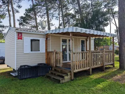 Plan de l'établissement Bungalow charmant à Saint-Julien-en-Born avec piscine partagée