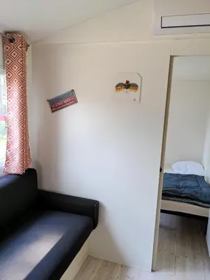 Plan de l'établissement Bungalow charmant à Saint-Julien-en-Born avec piscine partagée