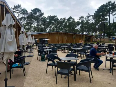 Plan de l'établissement Bungalow charmant à Saint-Julien-en-Born avec piscine partagée