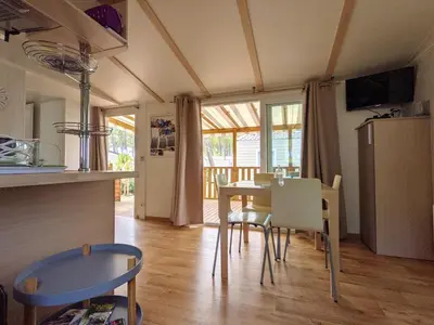 Plan de l'établissement Bungalow chaleureux à Saint-Julien-en-Born avec piscine partagée