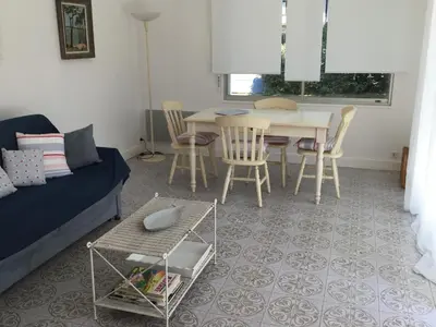 Coin salon dans l'établissement Pyla-sur-mer maison 2 chambres et jardin - à 400m des plages
