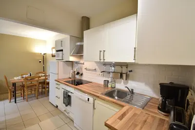 Cuisine ou kitchenette dans l'établissement Anlga - Hossegor villa mitoyenne de plain pied rénovée avec jardinet clos et terrasse