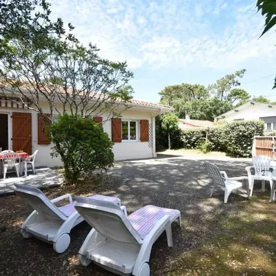 Anlga - Hossegor villa mitoyenne de plain pied rénovée avec jardinet clos et terrasse