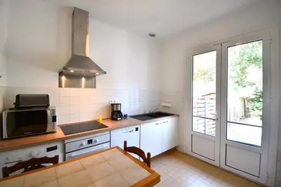 Cuisine ou kitchenette dans l'établissement Laridente - Hossegor agréable villa située dans un quartier calme entre lac et océan