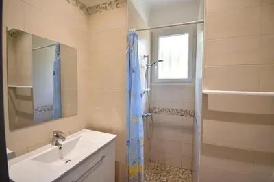 Salle de bains dans l'établissement Laridente - Hossegor agréable villa située dans un quartier calme entre lac et océan