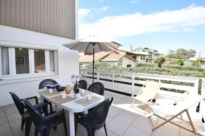 Balcon ou terrasse dans l'établissement Ben et sou - Hossegor appartement avec agréable terrasse au premier étage d'une villa