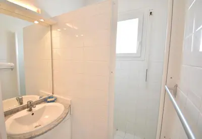 Salle de bains dans l'établissement Ben et sou - Hossegor appartement avec agréable terrasse au premier étage d'une villa