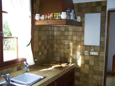 Cuisine ou kitchenette dans l'établissement Braserade H - Seignosse agréable villa landaise sur jardin clos proche des plages et du golf