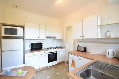 Cuisine ou kitchenette dans l'établissement Cante l'Aouset - Hossegor villa en bordure du golf et tout proche des terrains de tennis et du centre ville
