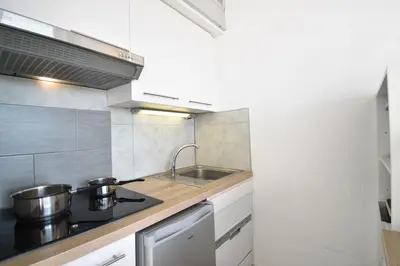 Cuisine ou kitchenette dans l'établissement Point d'or B - Hossegor agréable studio en duplex situé dans une résidence avec piscine en bord de plage