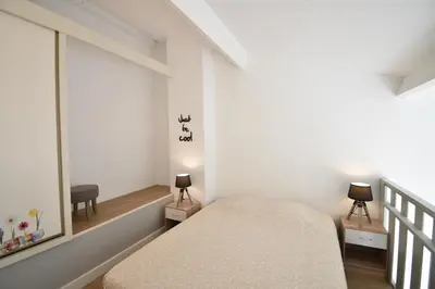 Un ou plusieurs lits dans un hébergement de l'établissement Point d'or B - Hossegor agréable studio en duplex situé dans une résidence avec piscine en bord de plage