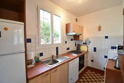Cuisine ou kitchenette dans l'établissement 1451 TCF - Hossegor villa plain pied en bordure du lac marin avec agréable vue sur le lac et située à environ 1000m du centre ville