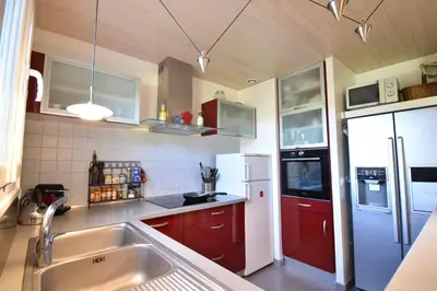 Cuisine ou kitchenette dans l'établissement Ocemy - Hossegor très agréable villa rénovée avec gout située entre lac et océan