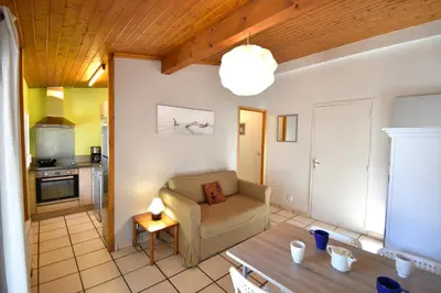 Cuisine ou kitchenette dans l'établissement Aire Ona 1 - Hossegor appartement situé à deux pas de la plage de la gravière