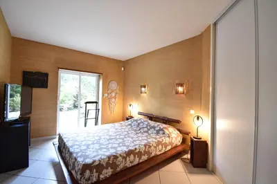Un ou plusieurs lits dans un hébergement de l'établissement Thais - Hossegor très agréable villa avec piscine située dans un quartier résidentiel