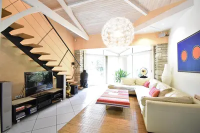 Télévision ou salle de divertissement dans l'établissement Thais - Hossegor très agréable villa avec piscine située dans un quartier résidentiel