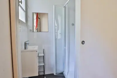 Salle de bains dans l'établissement Itsala - Hossegor agréable villa entre canal et océan à 3 minutes à pied de la plage