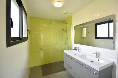 Salle de bains dans l'établissement Carolins - Saubion agréable villa en bois dans quartier résidentiel à 400m du bourg de saubion