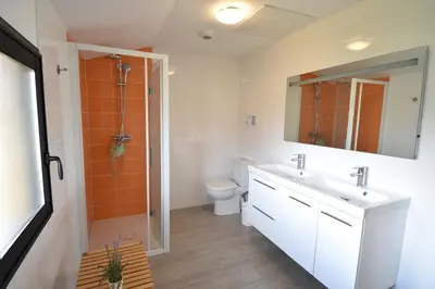 Salle de bains dans l'établissement Carolins - Saubion agréable villa en bois dans quartier résidentiel à 400m du bourg de saubion