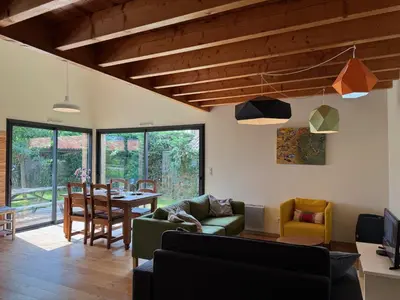 Coin salon dans l'établissement Carolins - Saubion agréable villa en bois dans quartier résidentiel à 400m du bourg de saubion