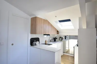 Cuisine ou kitchenette dans l'établissement Cote d'argent - Hossegor en bordure du lac et à côté du joli parc