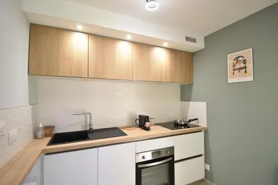 Cuisine ou kitchenette dans l'établissement Ermitage - Hossegor centre ville confortable appartement en rez de jardin