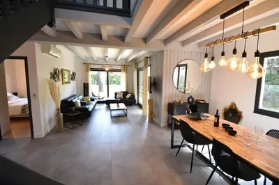 Coin salon dans l'établissement Marcassins - Hossegor belle villa landaise avec grand jardin location vacances