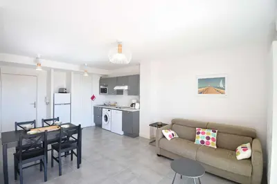 Cuisine ou kitchenette dans l'établissement Estacade - Capbreton en front de mer à deux pas de l'océan proche restaurants