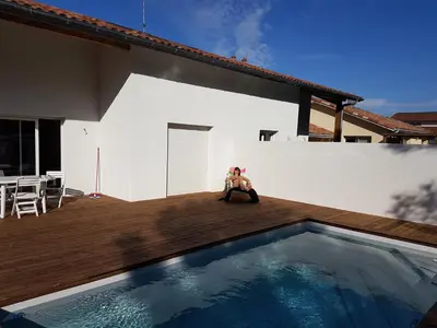 Piscine de l'établissement Maison à Tosse proche des plages ou située à proximité
