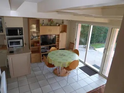 Cuisine ou kitchenette dans l'établissement Biscarrosse Lac Villa 2 chambres et jardin à Navarrosse