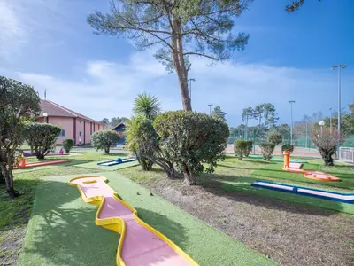Jardin de l'établissement Résidence Vacancéole Sun Hols Les Villas du Lac