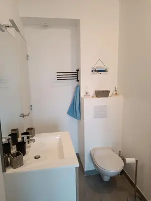 Salle de bains dans l'établissement Mimizan Apt neuf 80m2 +terrasse 100m plage