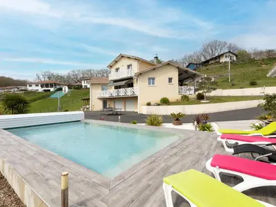 Piscine de l'établissement Holiday Home Lesgau by Interhome ou située à proximité