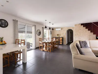 Coin salon dans l'établissement Holiday Home Lesgau by Interhome