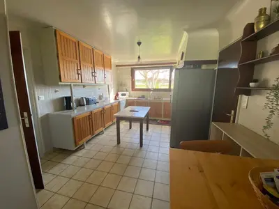 Cuisine ou kitchenette dans l'établissement Location vacances maison avec piscine sauna spa proche plages