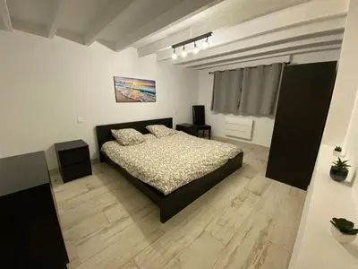 Un ou plusieurs lits dans un hébergement de l'établissement Location vacances maison avec piscine sauna spa proche plages