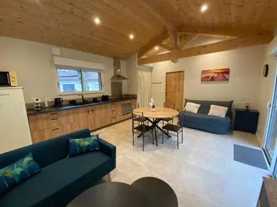 Cuisine ou kitchenette dans l'établissement Location vacances maison avec piscine sauna spa proche plages