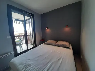 Un ou plusieurs lits dans un hébergement de l'établissement Appartement T2 Tout Confort Centre-Ville Vieux-Boucau avec Parking Privatif et Proche des Plages - FR-1-239-926