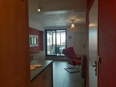 Coin salon dans l'établissement Appartement T2 Tout Confort Centre-Ville Vieux-Boucau avec Parking Privatif et Proche des Plages - FR-1-239-926