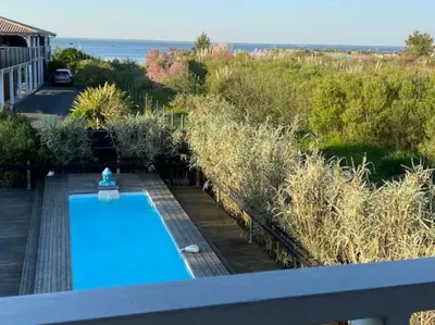 Piscine de l'établissement Villa Perle du Bassin Vue Mer - Arcachon-La Hume ou située à proximité