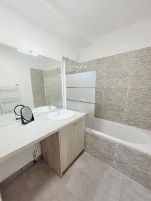 Salle de bains dans l'établissement Escapade Ensoleillée