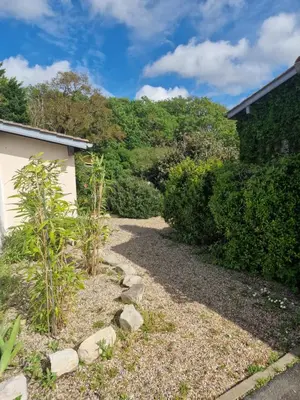 Jardin de l'établissement Maison de charme avec piscine