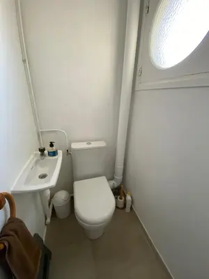 Salle de bains dans l'établissement Chaleureuse villa sur la dune